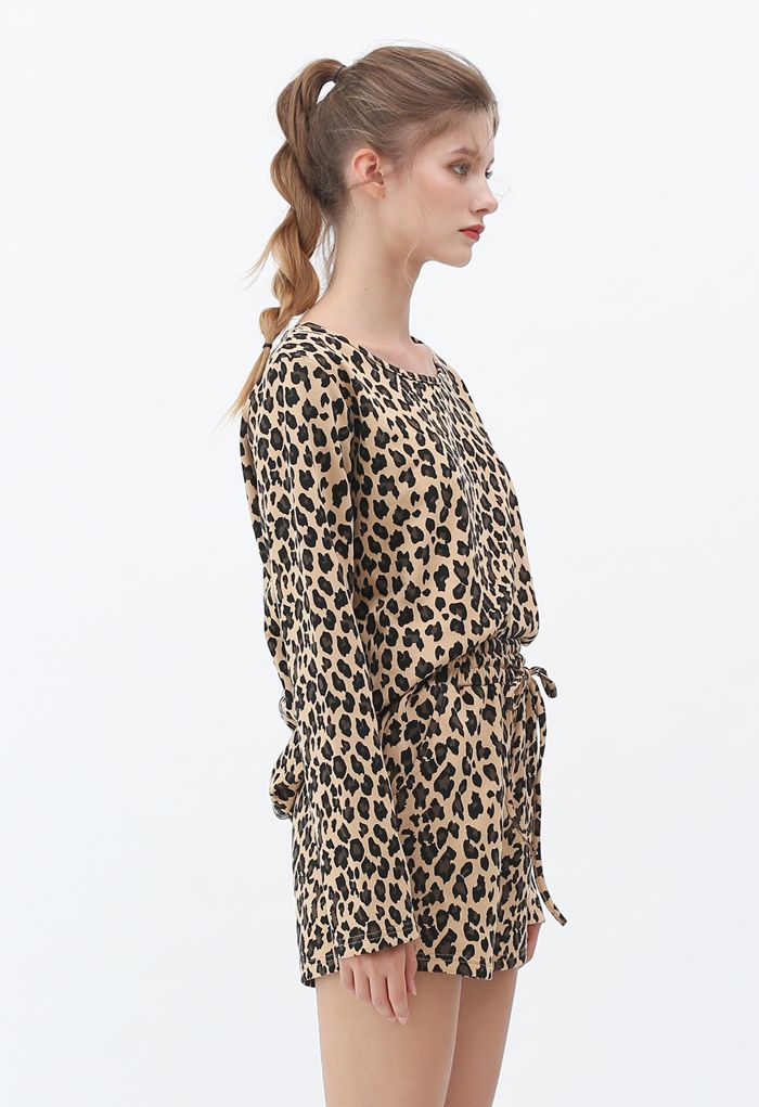 Conjunto de top de manga larga con estampado de leopardo y shorts con cordón
