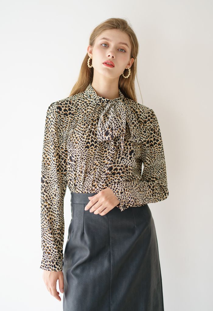 Camisa de chifón con estampado de leopardo y lazo