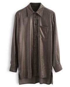 Camisa Hi-Lo dividida con botones brillantes en marrón